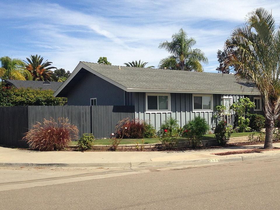 Front of House. Garage area is not included in rental.
