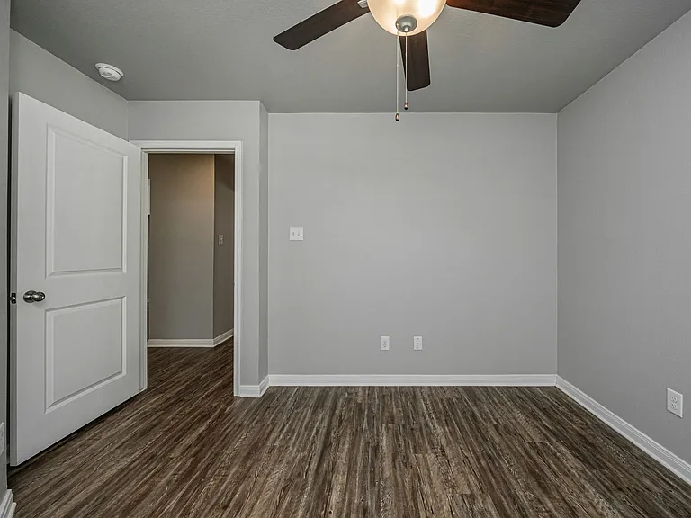 525 Fallbrook Dr — Photo 33