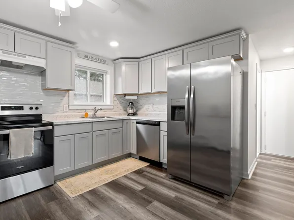 8 Royal Dane Dr APT 69, Marshfield, MA 02050