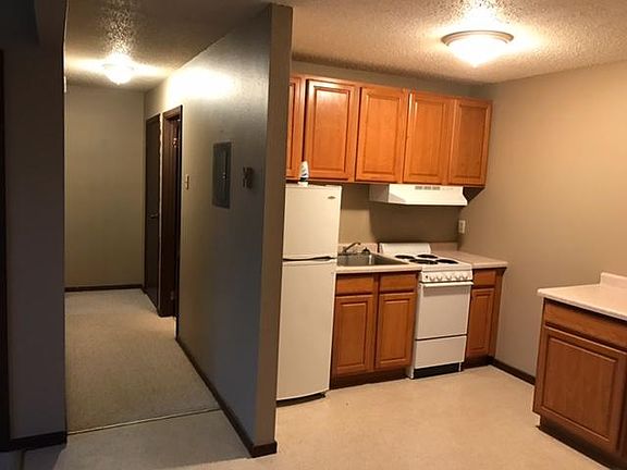 4th image of 906 10th Ave W APT 3