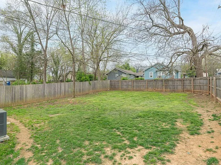 2443 Jefferson Ave — Photo 16