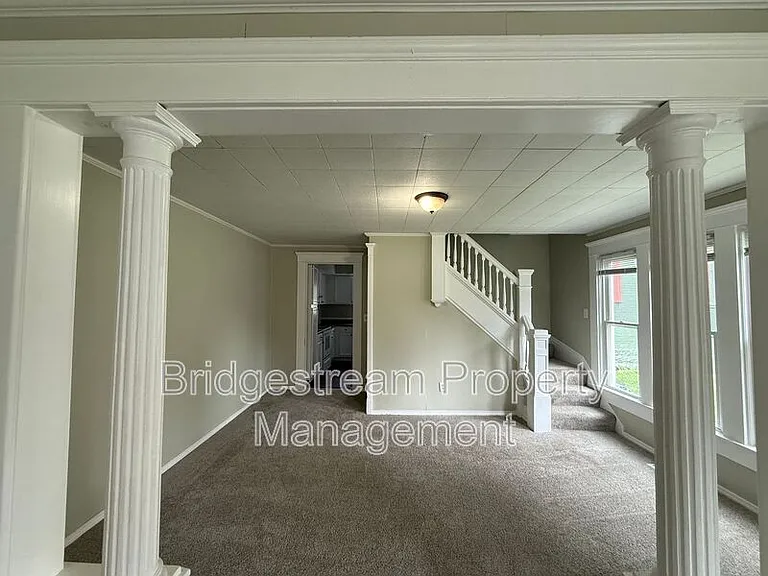 207 S 2nd St — Photo 3