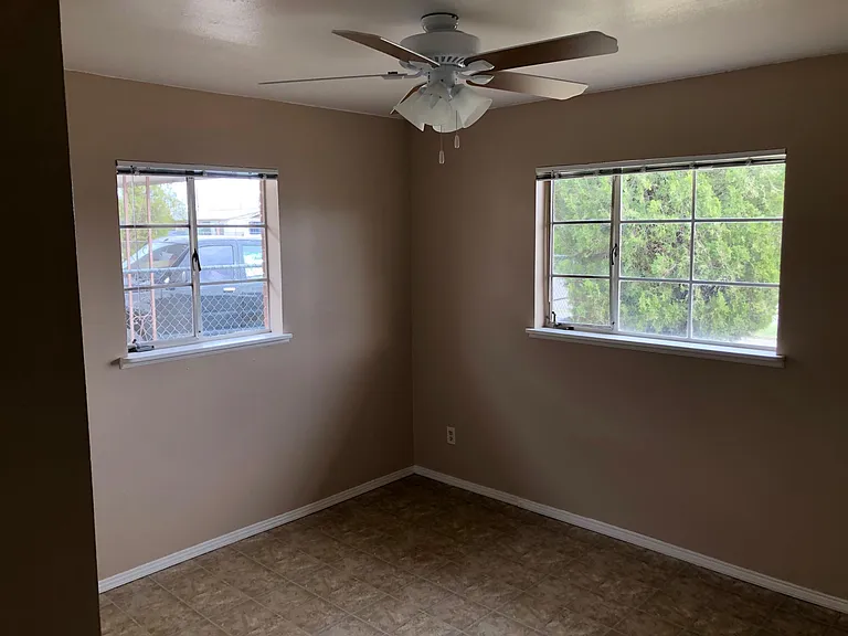 5717 Bainbridge Ave — Photo 6