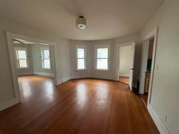 89 Essex St APT 2, Swampscott, MA 01907