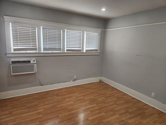 2nd image of 1125 Echo Park Ave