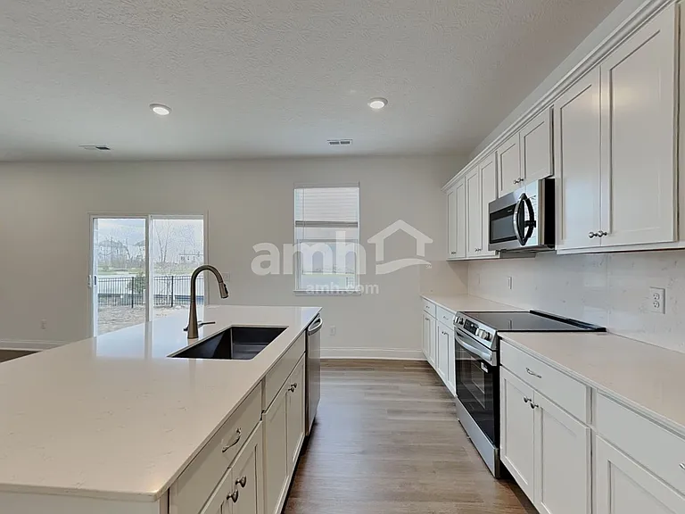 890 Heritage Blvd — Photo 4