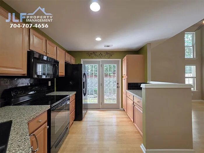 360 Tidmarsh Ct — Photo 4