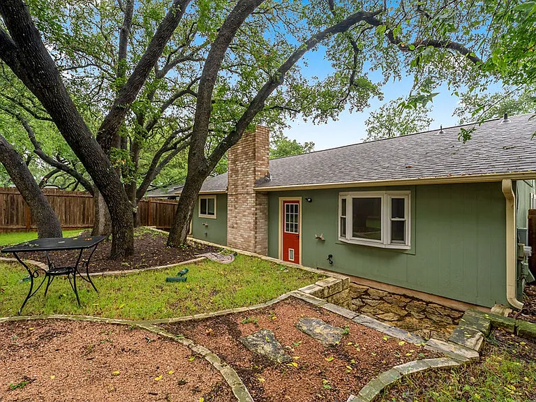 920 Acorn Oaks Dr — Photo 16