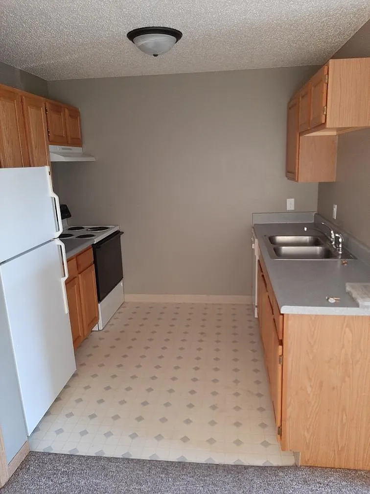 1 bed, 572 sqft, $695 — Photo 2