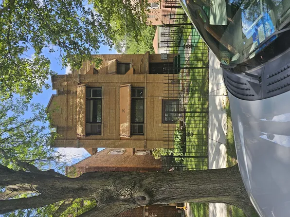 10044 S Bensley Ave, Chicago, IL 60617