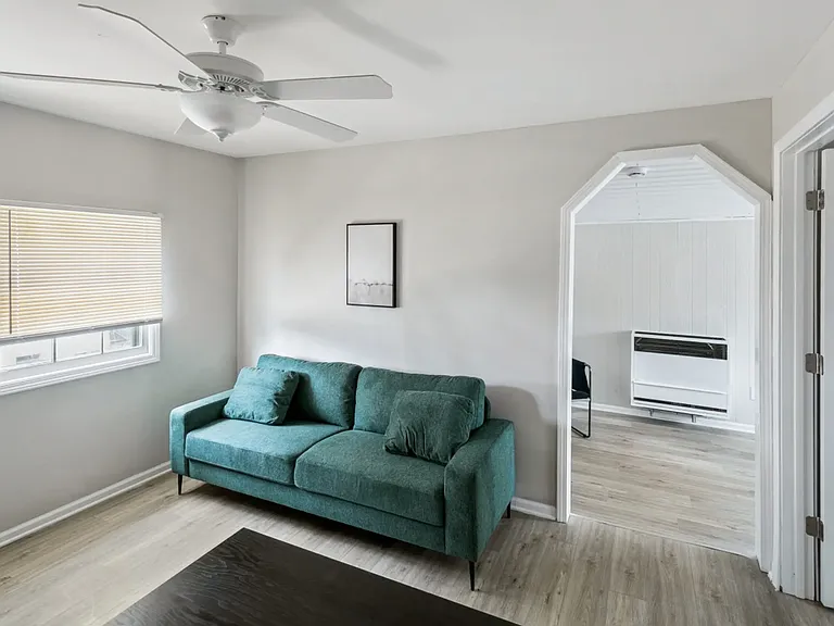 618 S Stewart Ave — Photo 7