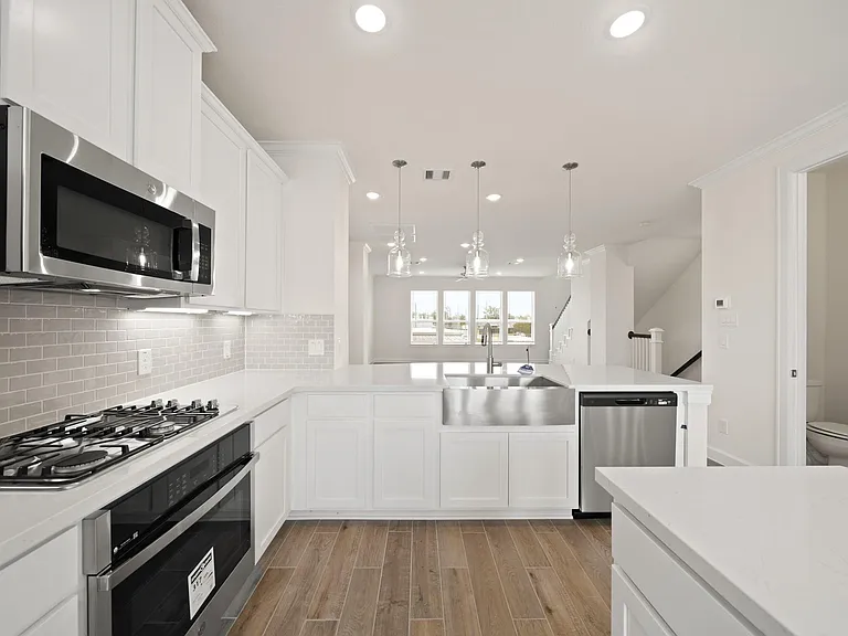 13305 Moncloa Dr — Photo 11