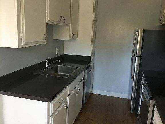 4th image of 225 Richfield Dr APT 28