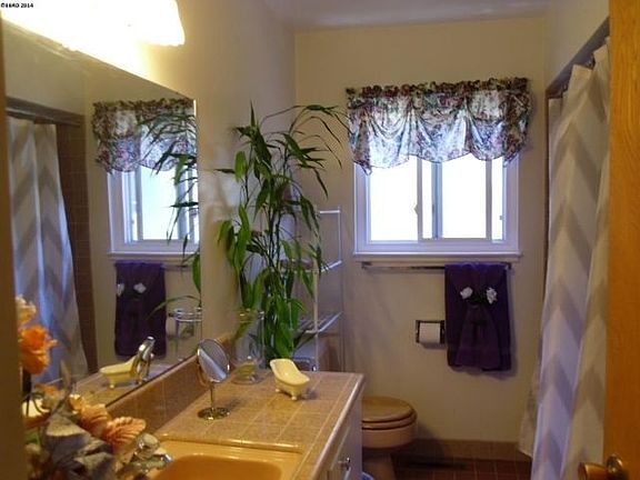 5th image of 2525 Oliver Ave