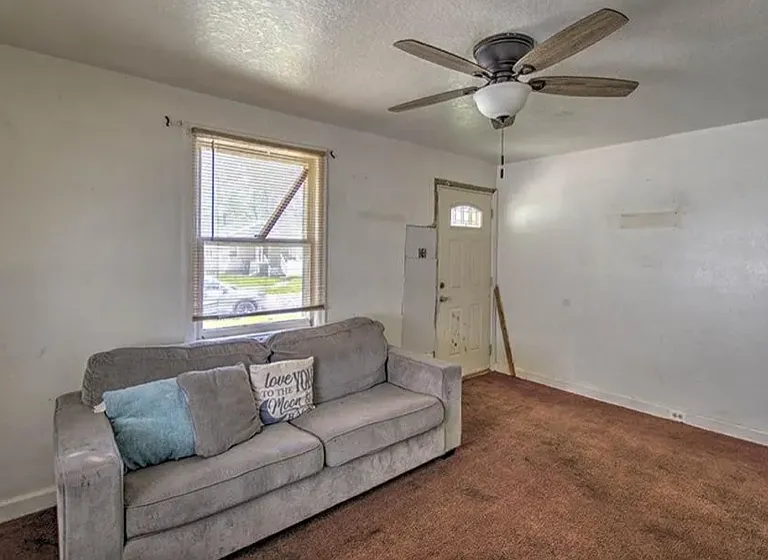867 S Belmont Ave — Photo 4