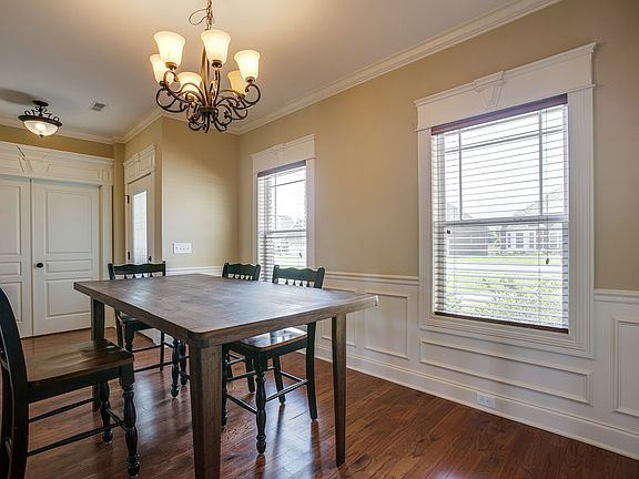 5th image of 3630 Sweetbriar Ave