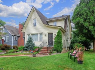 16 Balmiere Pkwy, Cranford, NJ 07016