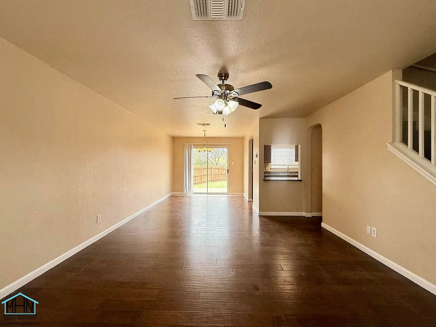Incredible 3 bed/2.5 bath Home Located in a Beautiful Cul-de-sac! — Photo 4