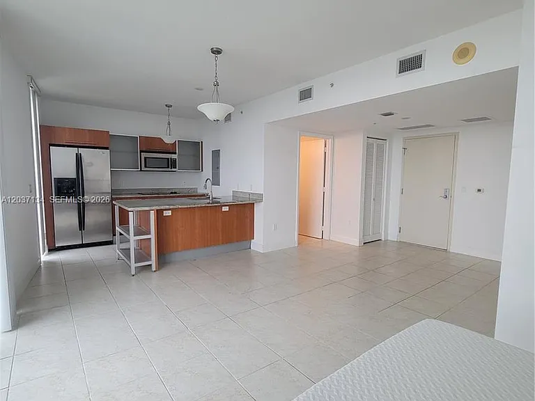 185 SW 7th St #3500 — Photo 8