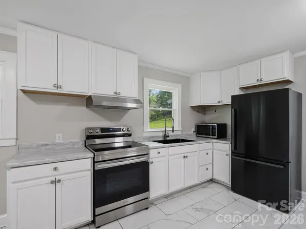 1806 Kingsley Dr, Albemarle, NC 28001