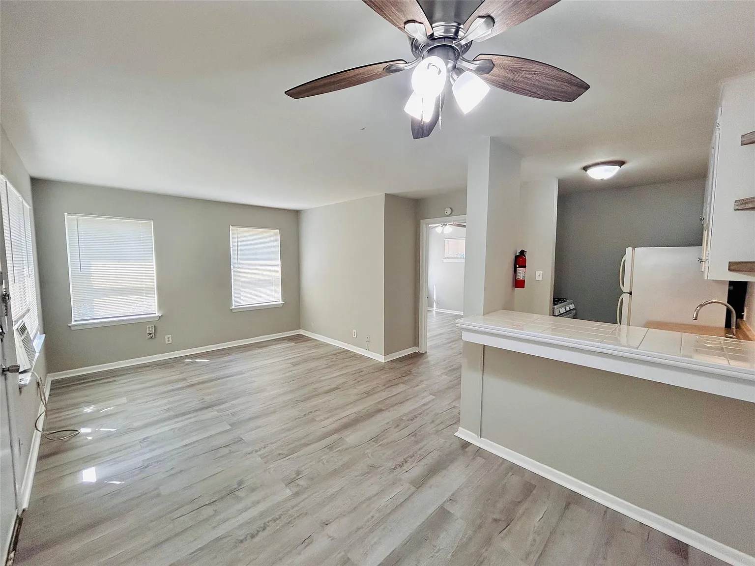 1 bed, 1.0 bath, 650 sqft, $795 — Photo 2