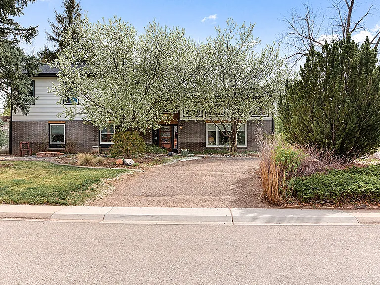 701 Cheyenne Dr — Photo 1