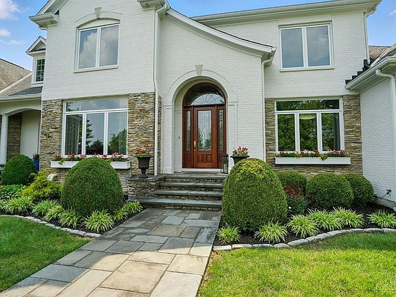 4th image of 8175 Manor Hill Ln