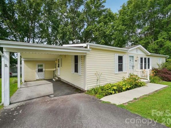 303 Meadowbrook Ct, Hendersonville, NC 28792