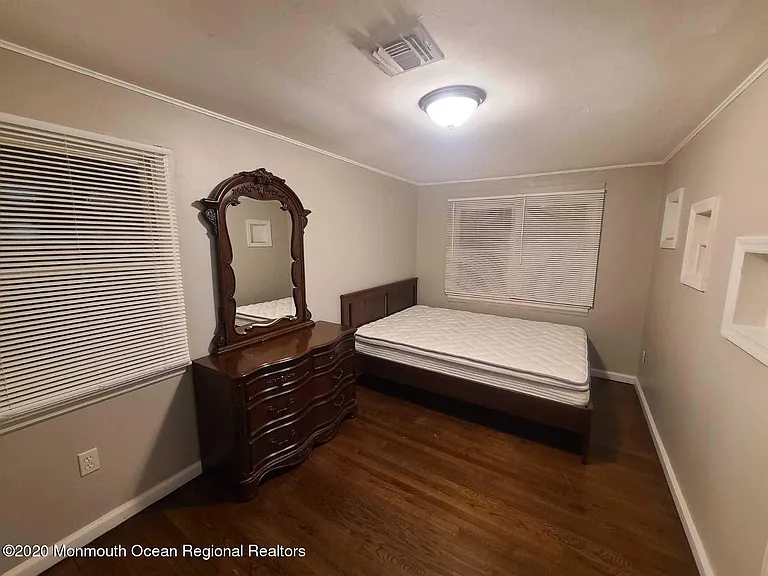 328 Jersey Ave — Photo 16