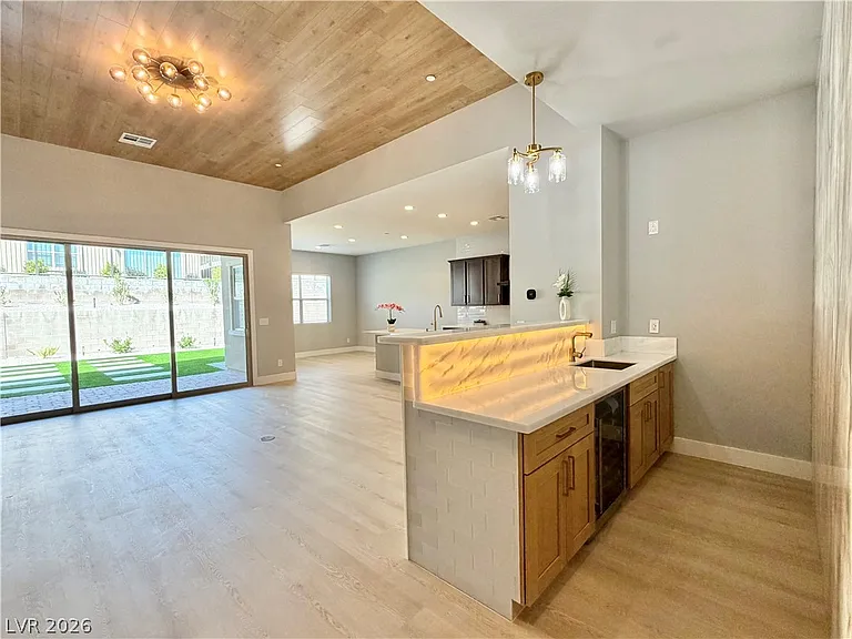 131 Robledo St — Photo 12