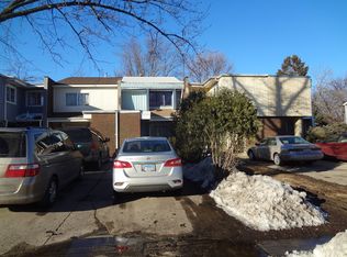 2002 Berkshire Cir UNIT H, Carpentersville, IL 60110