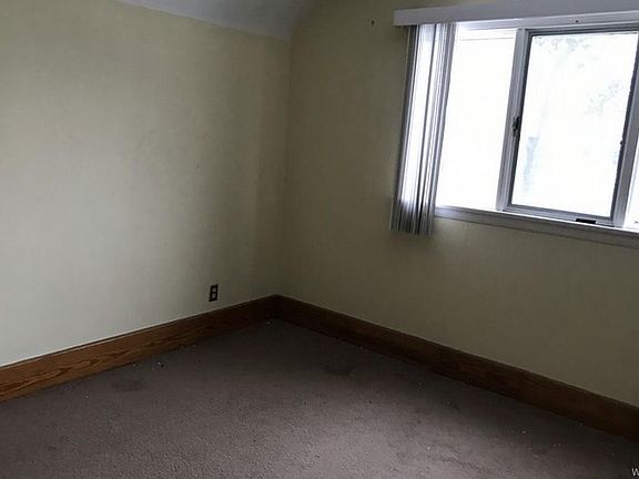 4th image of 2253 Grand Ave