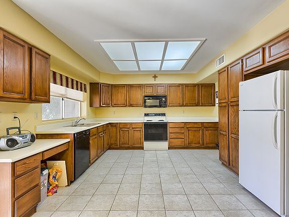 4th image of 19310 N 77th Ave