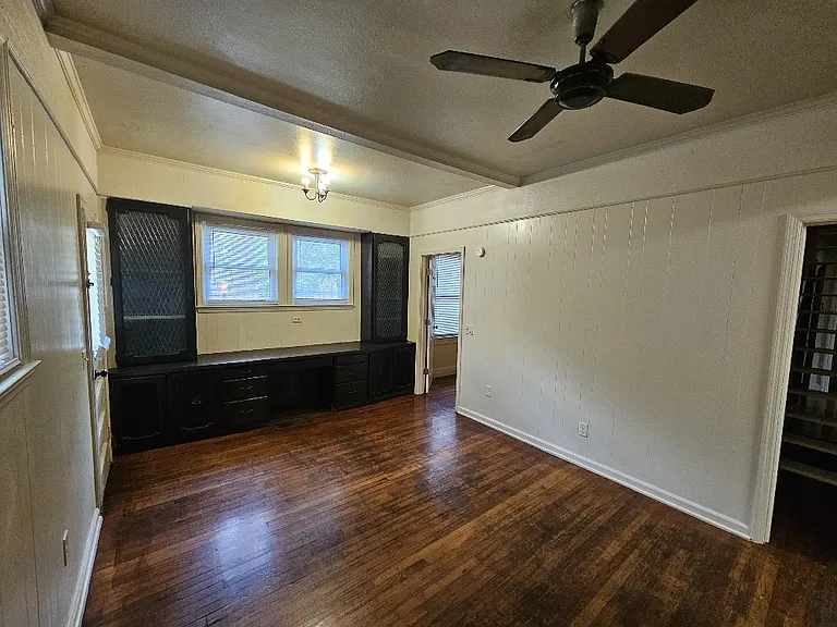 327 N Main St — Photo 3