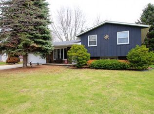 2462 Hemlock Dr, Green Bay, WI 54311