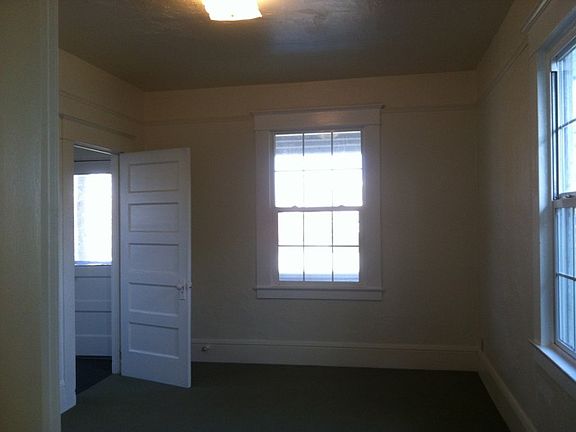 5th image of 132 E Church St