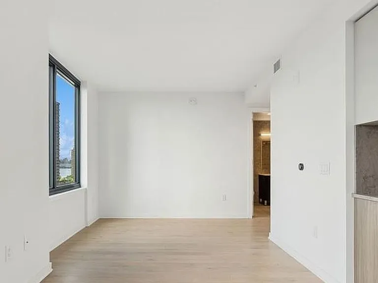 155 Bay St #203 — Photo 7