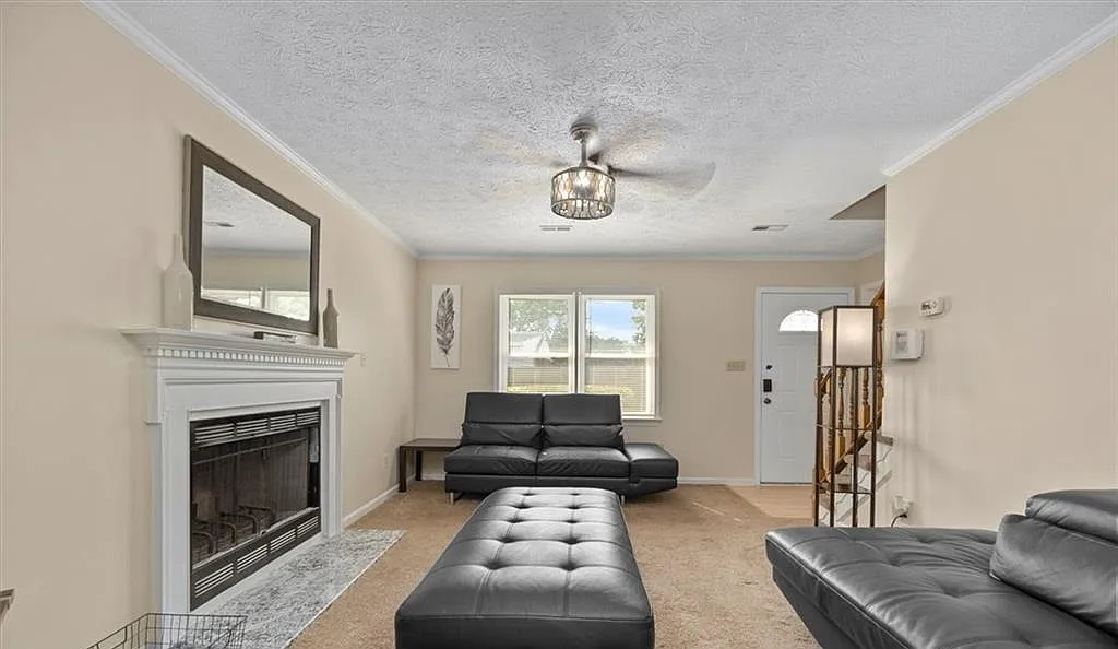 3 bed, 1500 sqft, $2,300 — Photo 3