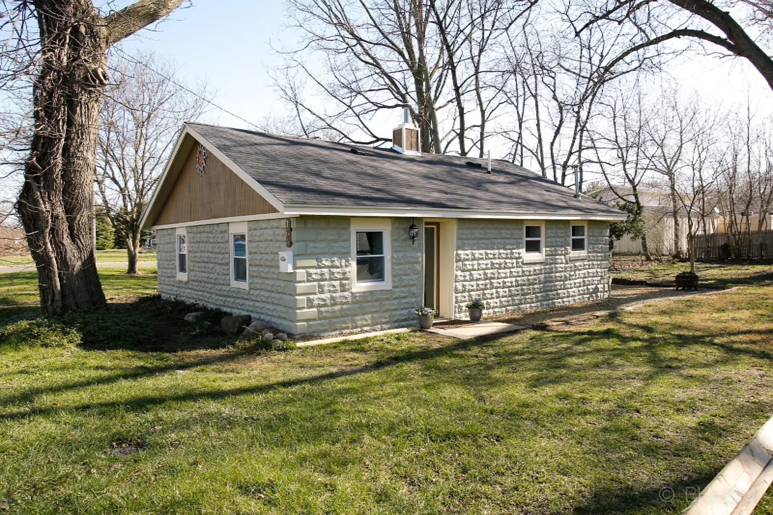 164 N Kalamazoo Ave photo 1