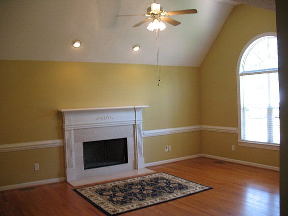 2nd image of 1661 Hackberry Dr