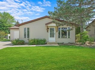 7 N Ridge Ct, Streamwood, IL 60107