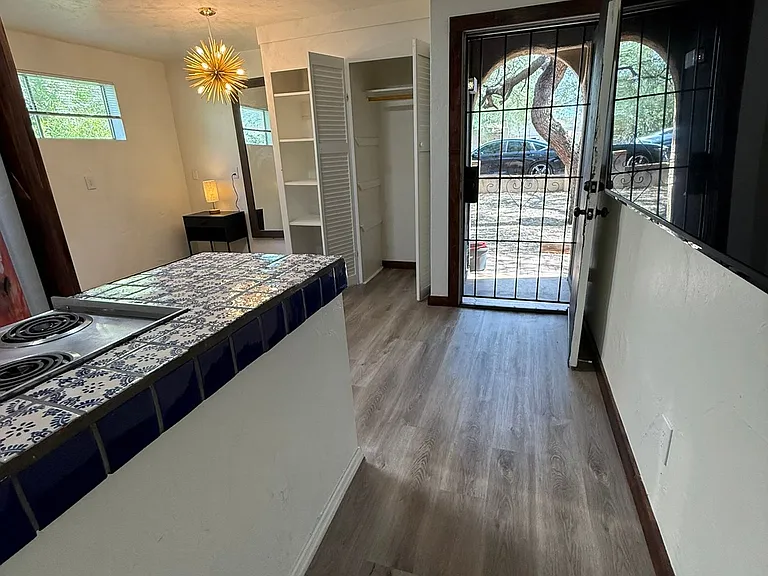 239 N Warren Ave — Photo 17