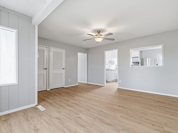 4th image of 2818 Apache Dr
