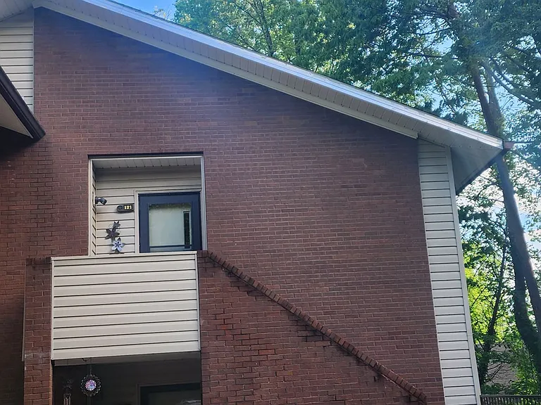 121 Forest View Dr — Photo 3