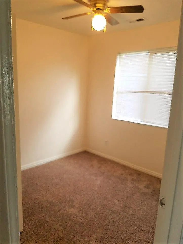 3 bed, 1.5 bath, 1040 sqft, $1,500 — Photo 4
