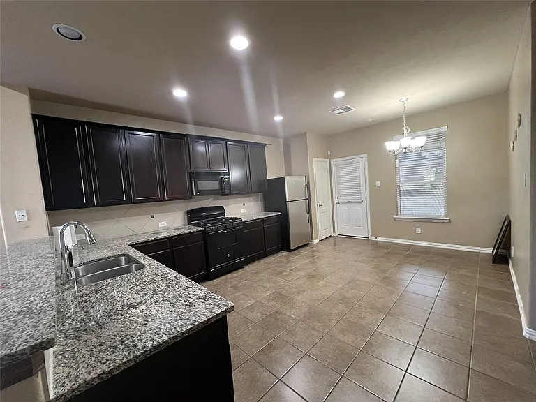 2403 Summers Glen Ct — Photo 7