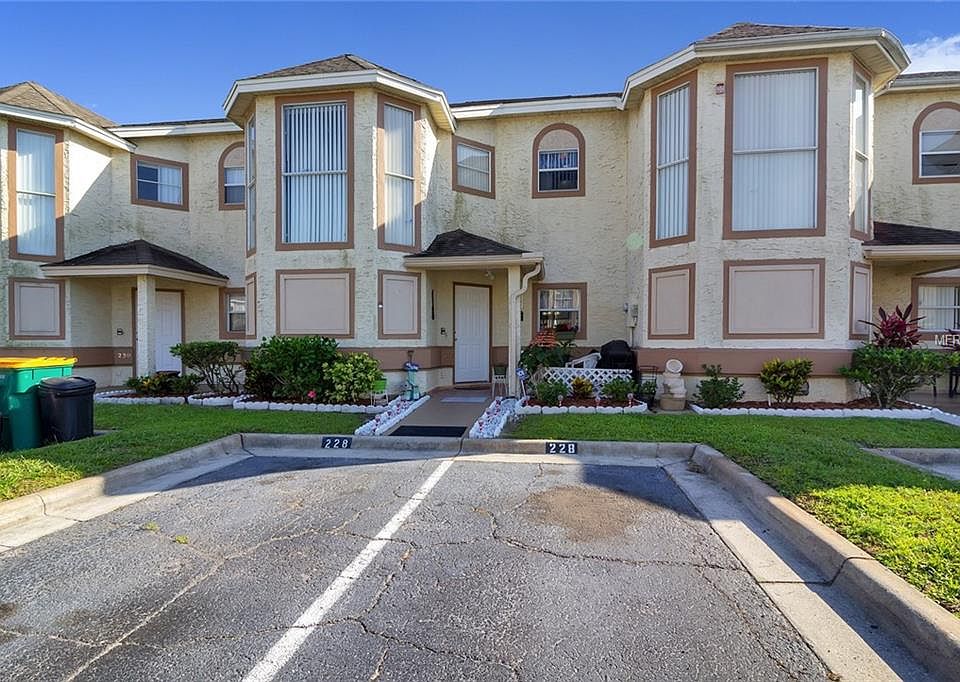 1st image of 228 Dawn Ct