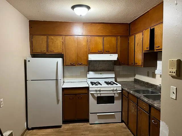 2 bed, 700 sqft, $1,195 — Photo 1