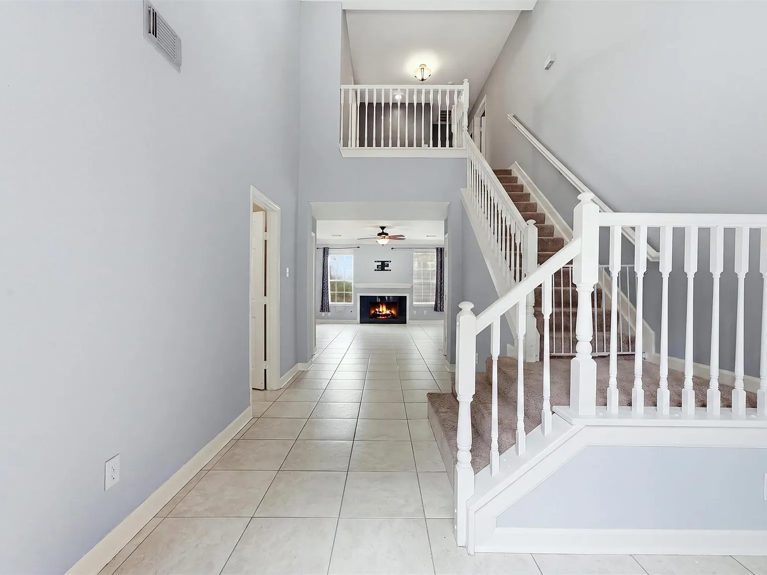 4 bed, 2.5 bath, 2351 sqft, $2,500 — Photo 4