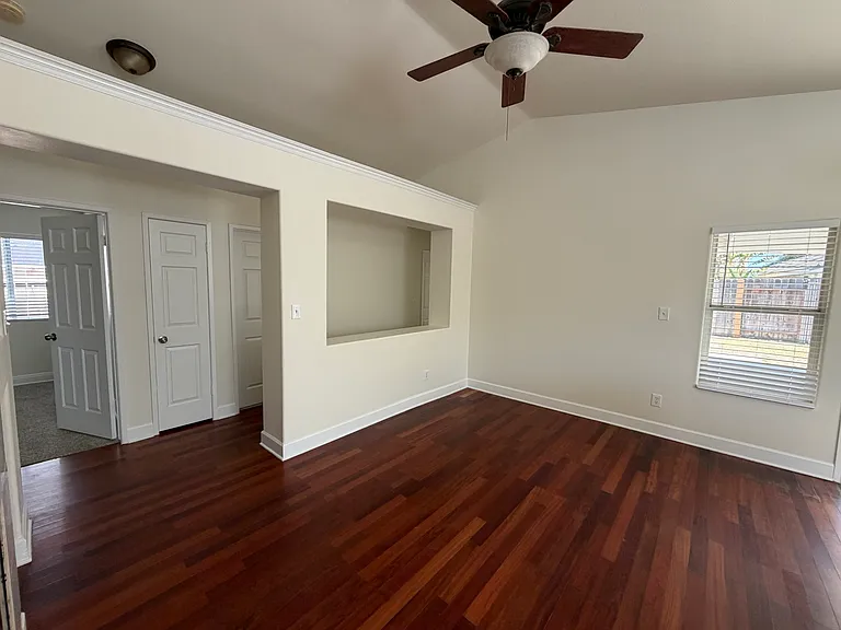 8319 Hemlock Ct — Photo 12